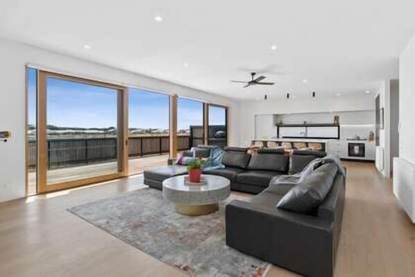 Smart TV, offices - Reflections at Lonsdale (Point Lonsdale)