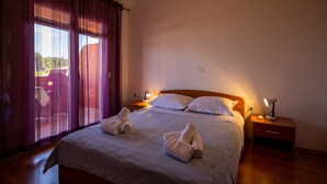 1 bedroom, iron/ironing board, Internet, bed sheets - Apartments Torina - One Bedroom Apartment with Balcony and Sea View (Pasman)