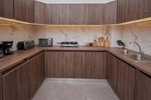 Fridge, microwave, oven, coffee/tea maker