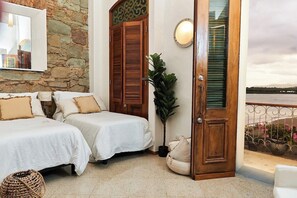 5 bedrooms, iron/ironing board, free WiFi, bed sheets