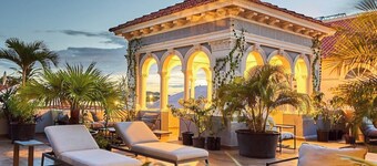 AMAZING Location with Pool and Rooftop  A13