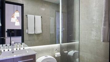 Dusche, Haartrockner, Handtücher