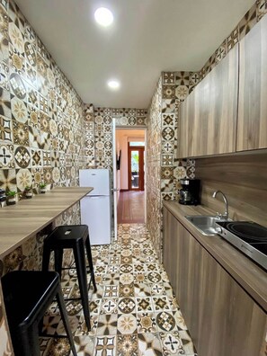 Refrigerador, microondas, horno, cafetera/tetera