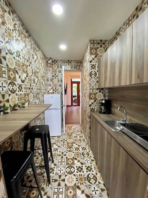 Refrigerador, microondas, horno, cafetera/tetera