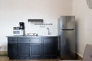 Fridge, microwave, coffee/tea maker, electric kettle