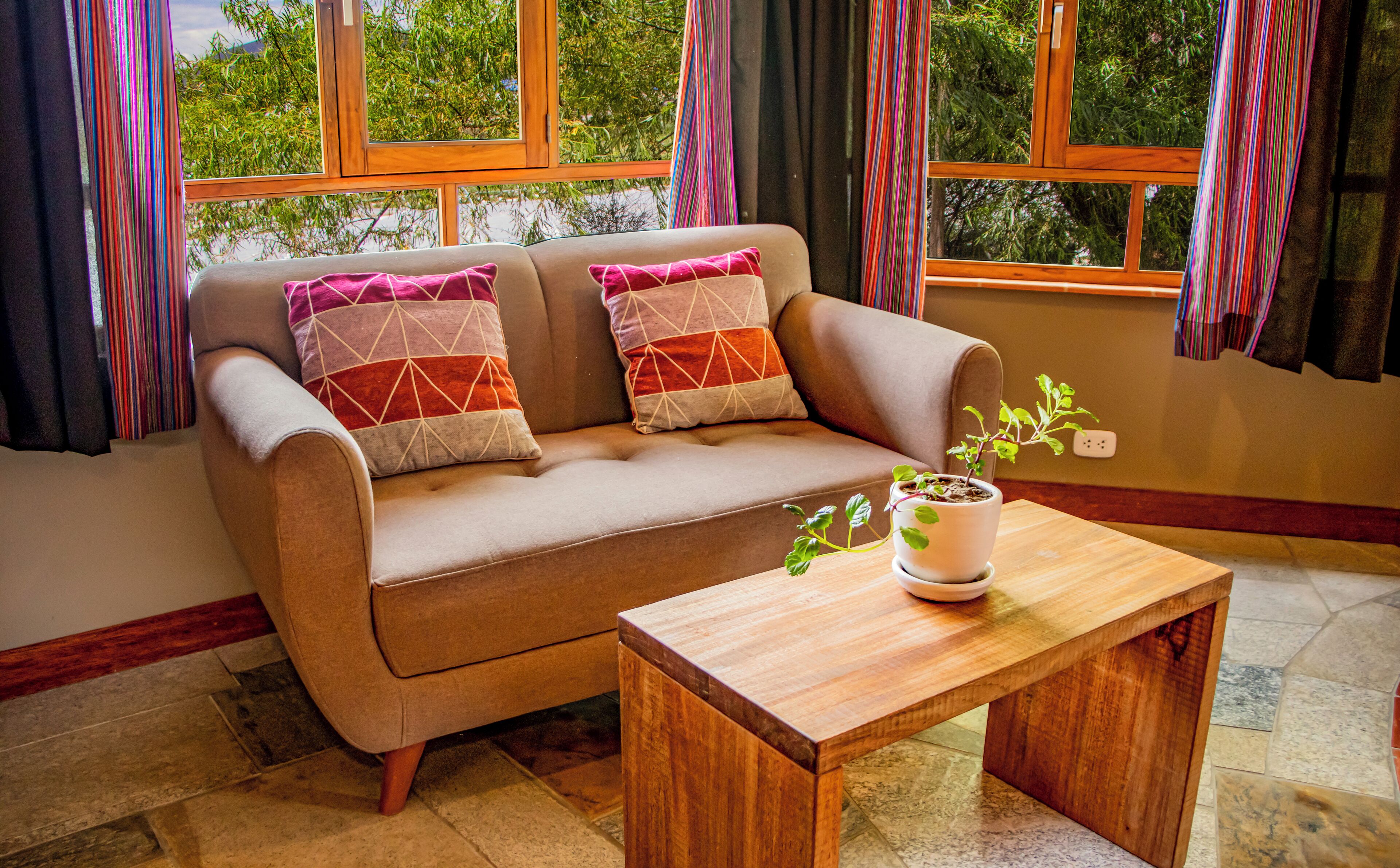 Habitación cuádruple familiar | Área de sala de estar