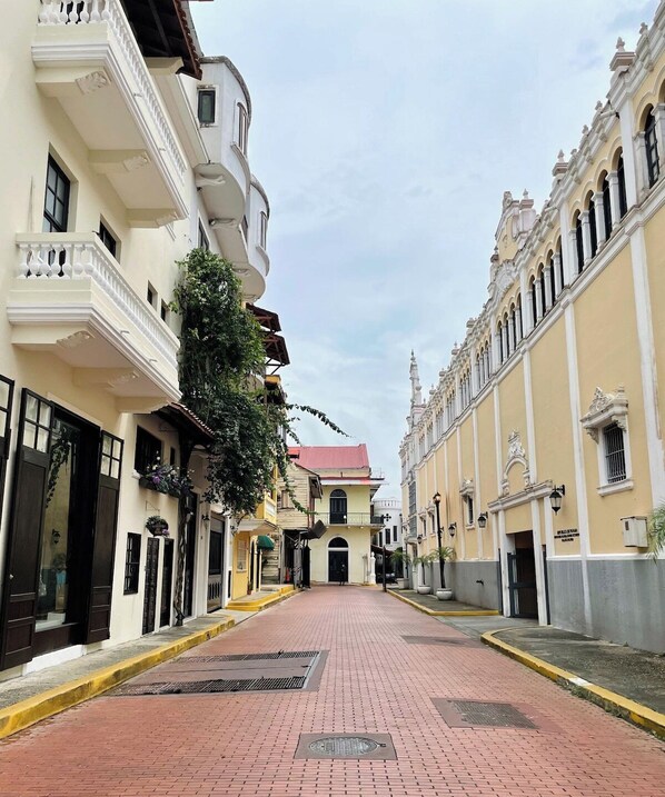 Exterior - Beautiful Two-Bedroom Apartment with Patio (Ciudad de Panamá)