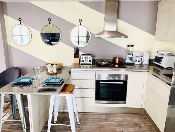 Fridge, microwave, coffee/tea maker, electric kettle