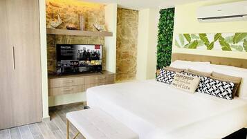 Tabla de planchar con plancha, wifi gratis y ropa de cama