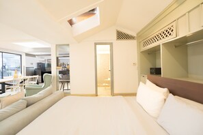 Iron/ironing board, free WiFi, bed sheets