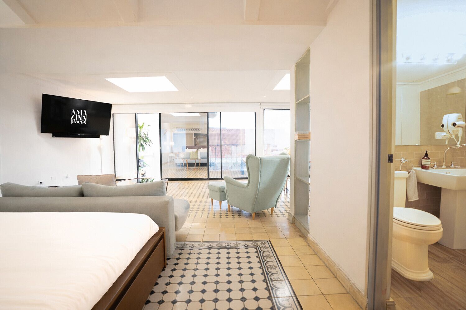 Iron/ironing board, free WiFi, bed sheets