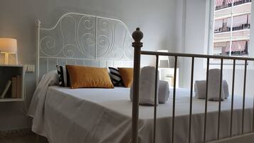 3 chambres, fer et planche à repasser, lit parapluie, Wi-Fi gratuit