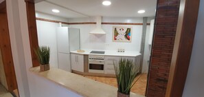 雪櫃、微波爐、焗爐、爐具