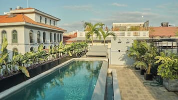 Piscine à débordement, piscine sur le toit