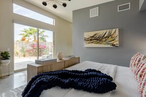 3 bedrooms, desk, iron/ironing board, free WiFi