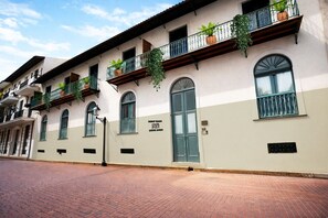Exterior - - (Ciudad de Panamá)