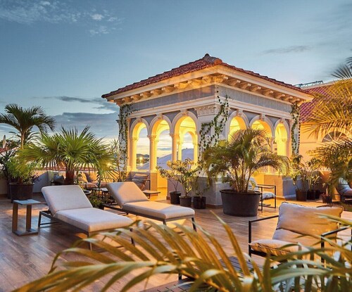 Two Bedrooms w/ Bathroom, Kitchen, Pool & Rooftop  A11
