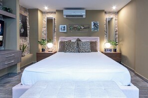 Tabla de planchar con plancha, wifi gratis y ropa de cama 