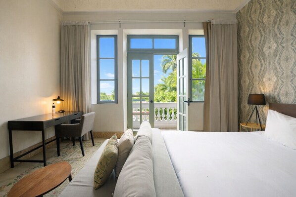 Coffres-forts dans les chambres, fer et planche à repasser