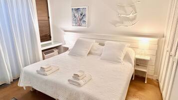 4 bedrooms, desk, iron/ironing board, free WiFi
