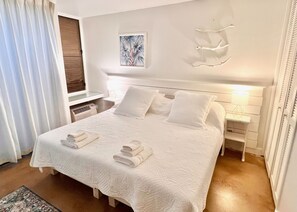 3 soverom, skrivebord, strykejern/-brett og wi-fi (inkludert)