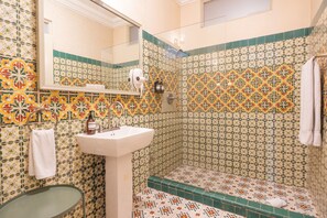 Unclassified image, 4 of 21, button