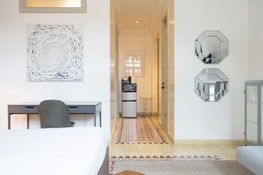 Unclassified image, 5 of 21, button