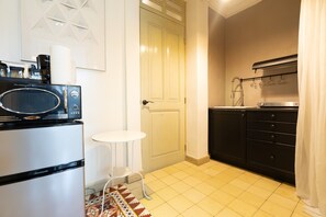 Fridge, microwave, coffee/tea maker, electric kettle