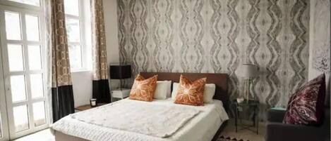 Iron/ironing board, free WiFi, bed sheets