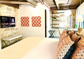Iron/ironing board, free WiFi, bed sheets