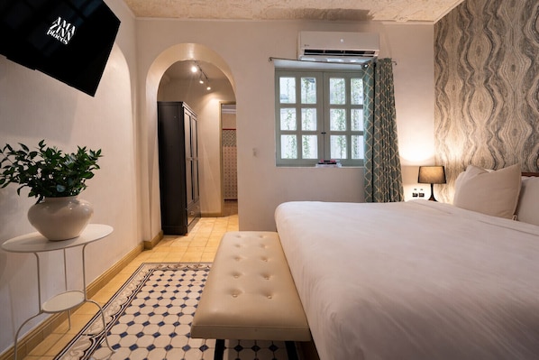 Iron/ironing board, free WiFi, bed sheets