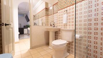 Bruser, hårtørrer, håndklæder