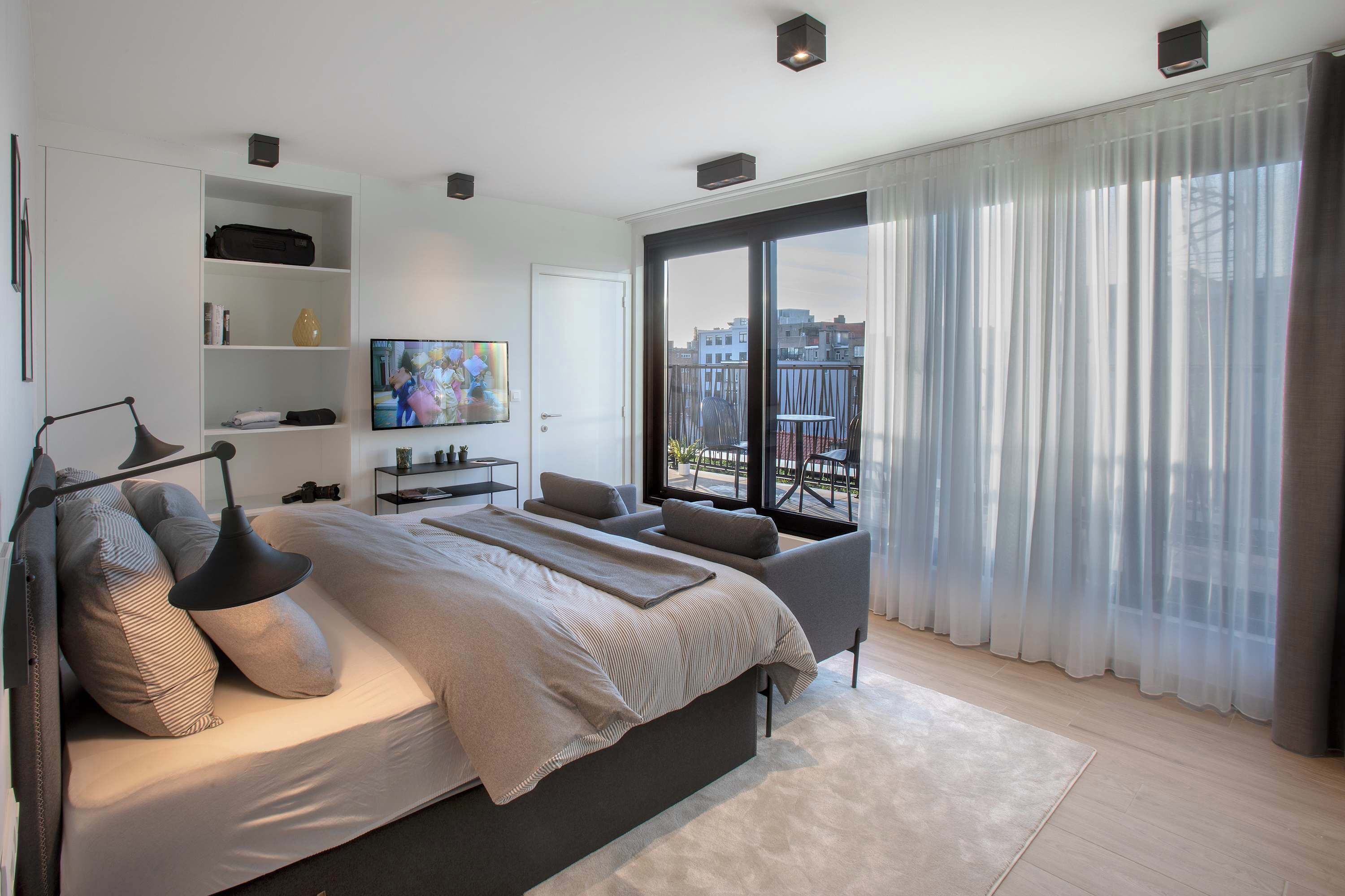 Panoramic Studio Suite | Individually decorated, individually furnished, desk, laptop workspace