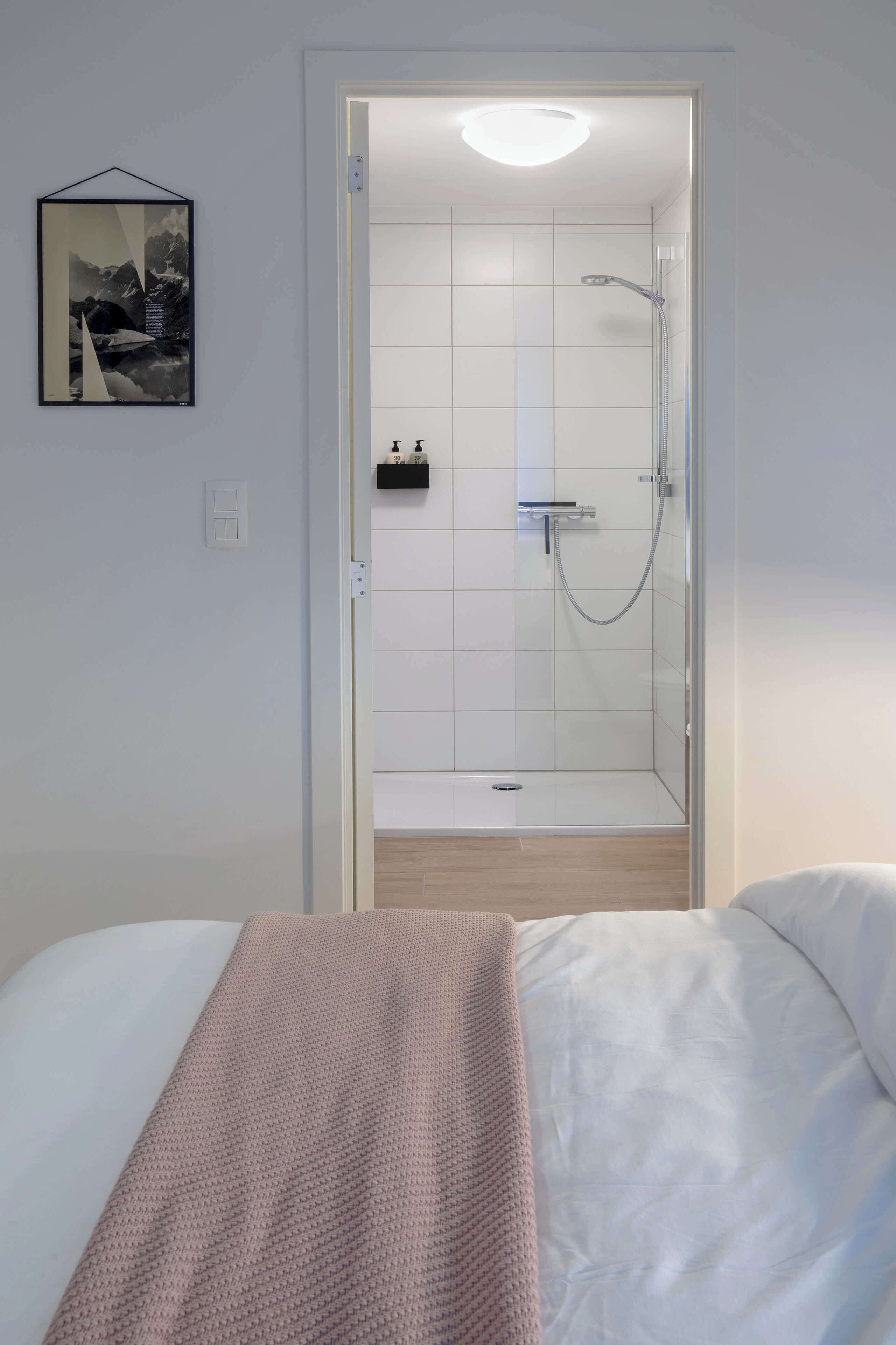 Deluxe Studio Suite | Individually decorated, individually furnished, desk, laptop workspace