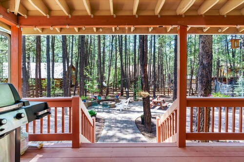 Wild Horse Retreat-  Pinetop Family Getaway w/AC, Outdoor Firepit & Trampoline!