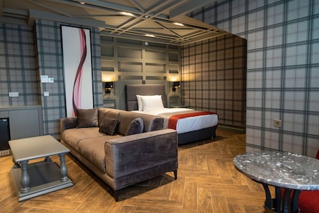 Junior Suite, Non Smoking (2 King Beds) | 1 bedroom, premium bedding, minibar, in-room safe