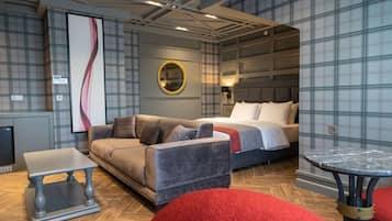 Deluxe-Zimmer, 1 King-Bett, Nichtraucher | Hochwertige Bettwaren, Minibar, Zimmersafe, Schreibtisch