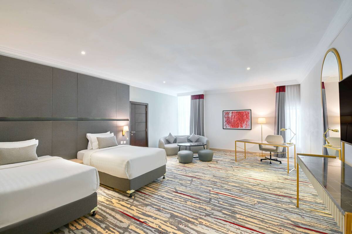Minibar, in-room safe, iron/ironing board, WiFi (free)