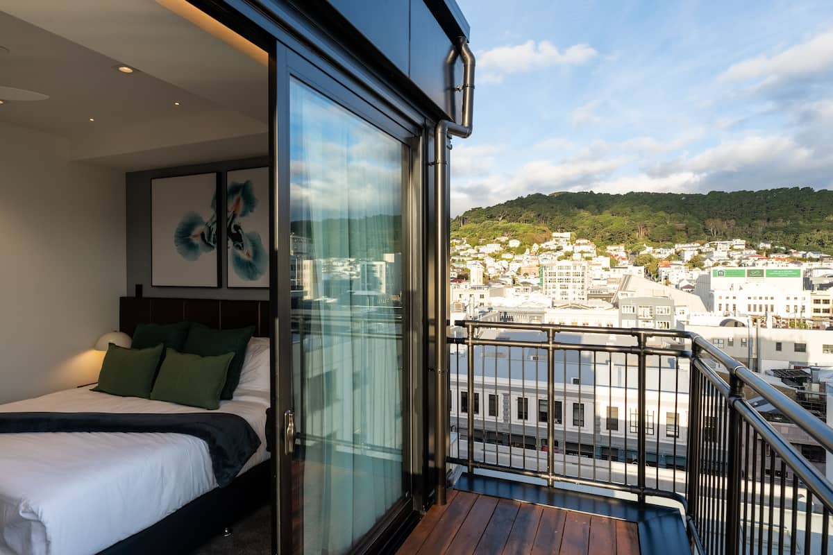 luxury penthouse, city view (4 king beds) | balcony