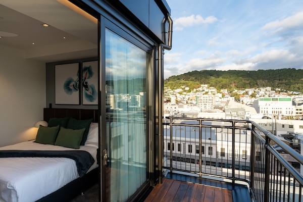 Luxury Penthouse, City View (4 King Beds) | Balcony