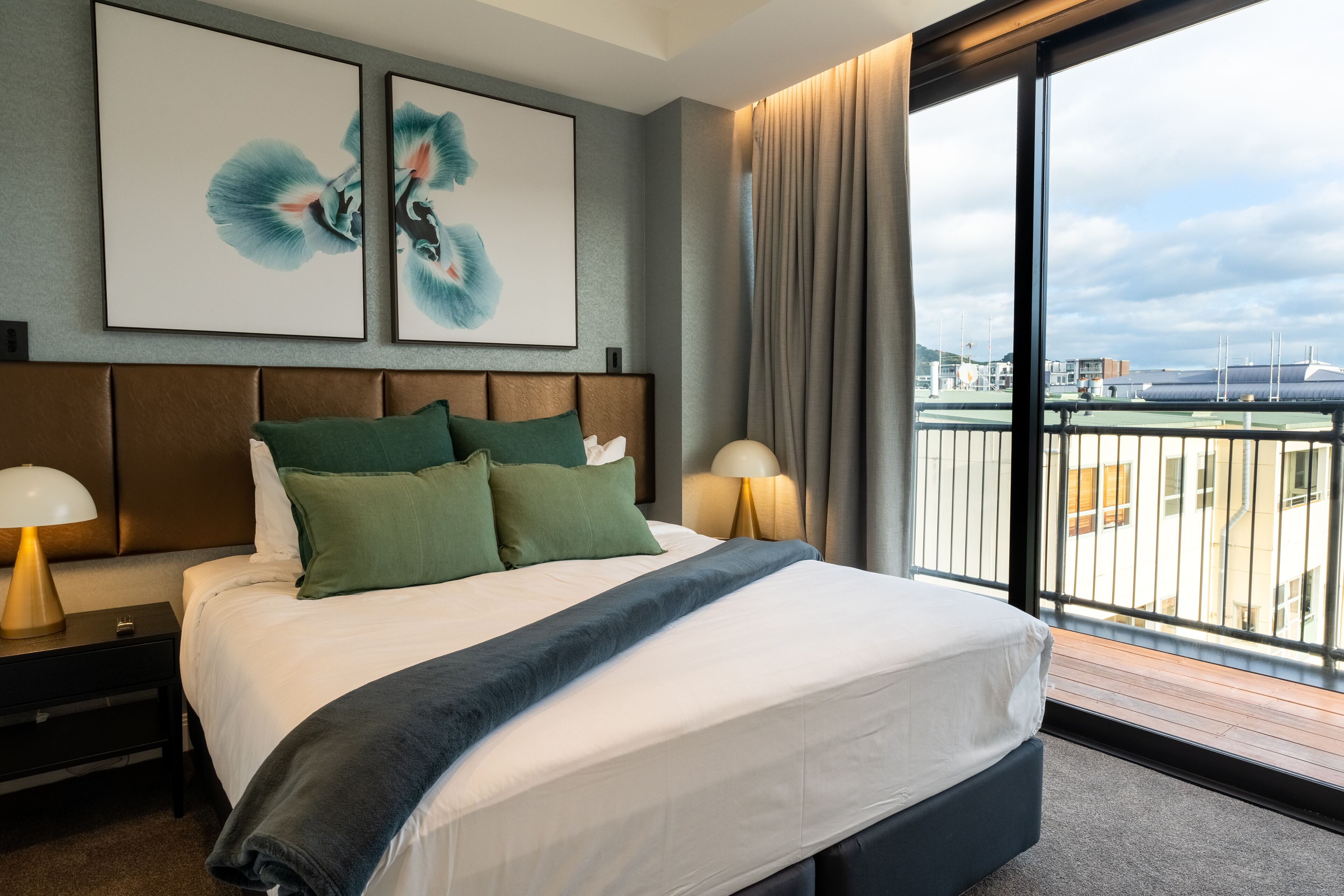 Luksus-loftsleilighet, byutsikt (4 King Beds) | Skrivebord, skrivebord for bærbar PC, blendingsgardiner og lydisolert