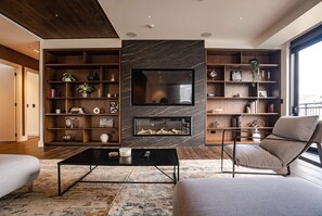 Luxury Penthouse, City View (4 King Beds) | Desk, laptop workspace, blackout drapes, soundproofing - TRYP by Wyndham Wellington, Tory Street (Wellington)