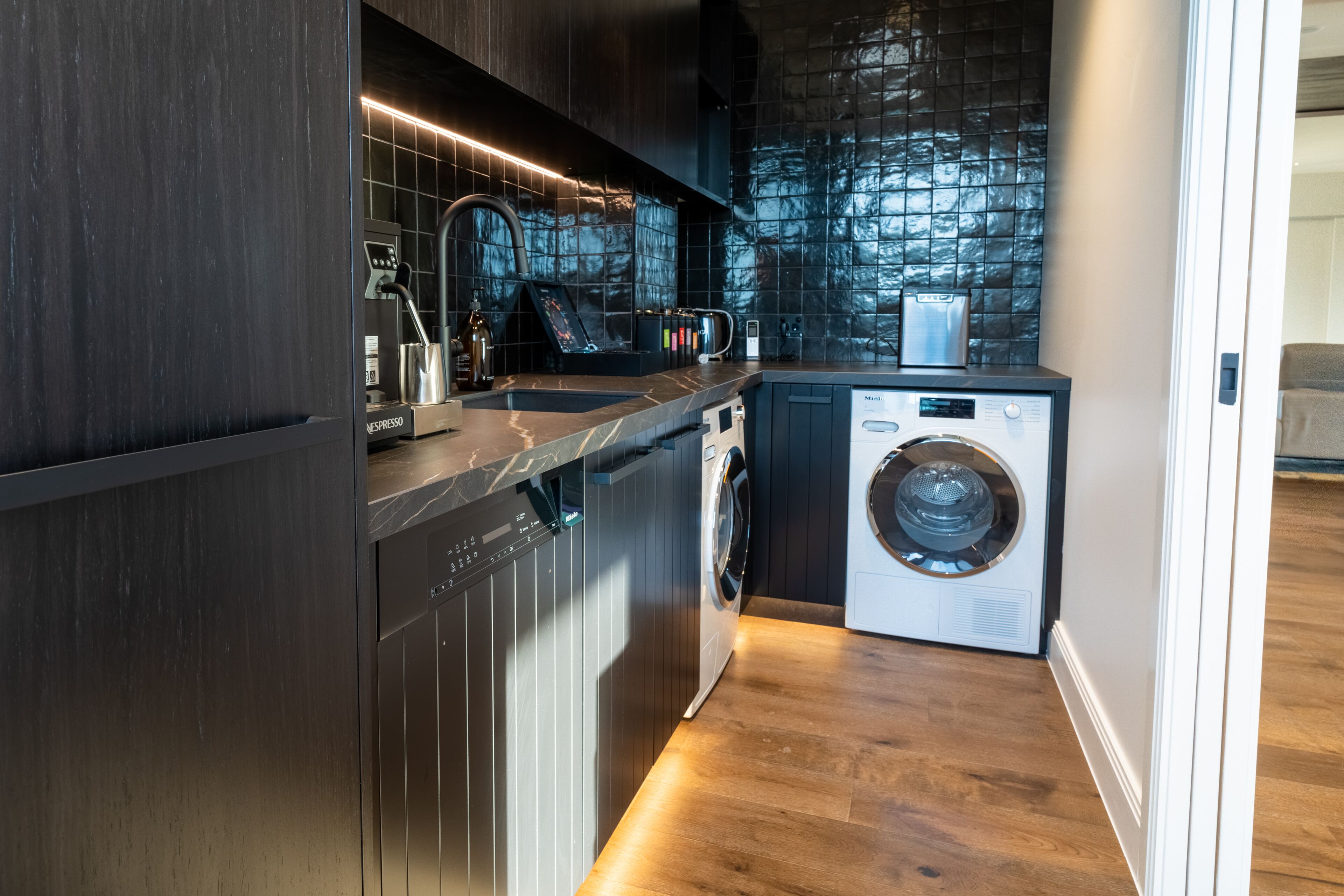 luxury penthouse, city view (4 king beds) | laundry