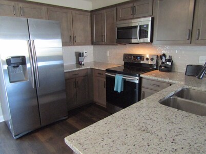 Cheerful 2-Bedroom Townhouse with Pool