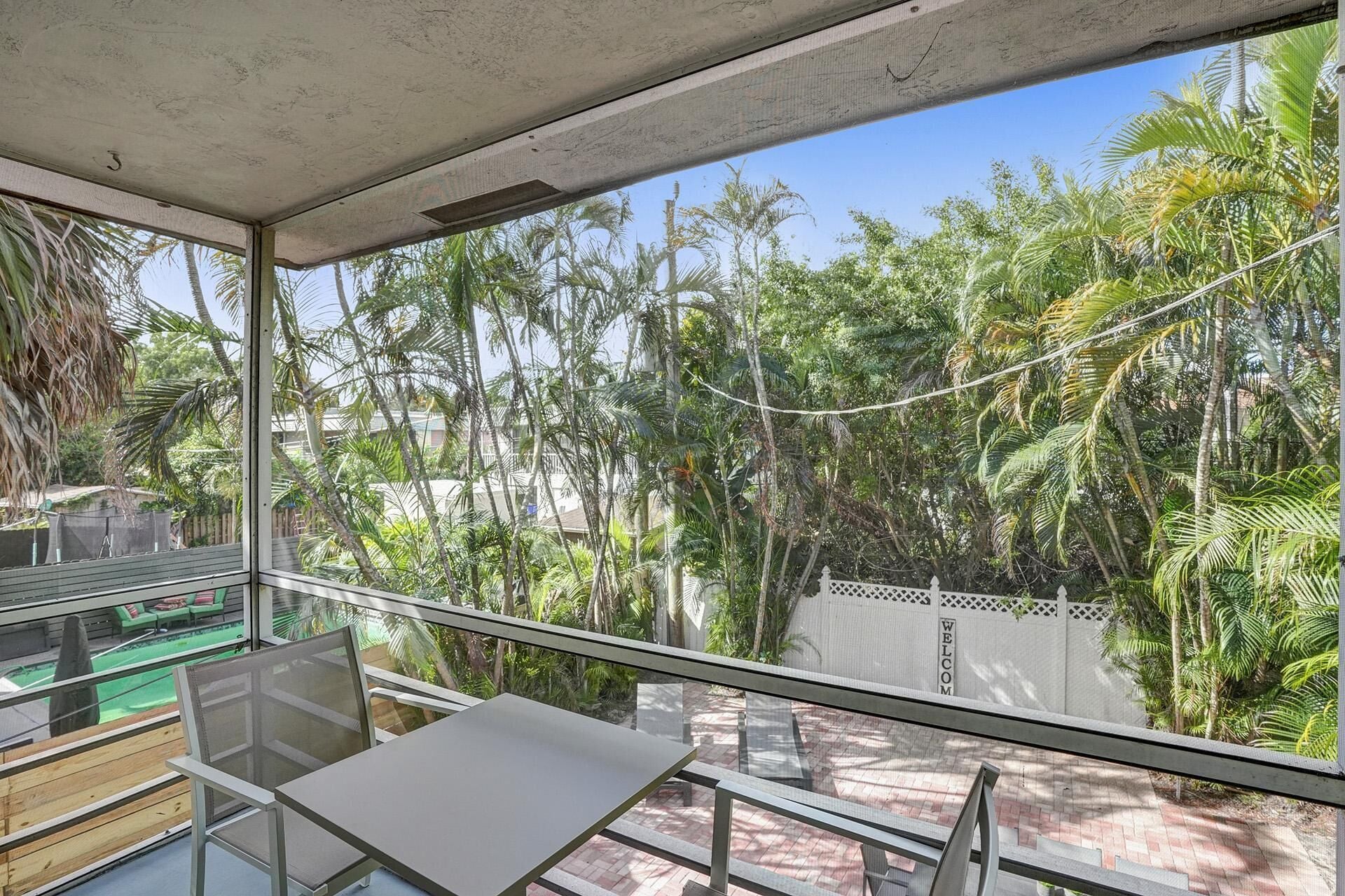 屋外ダイニングエリア