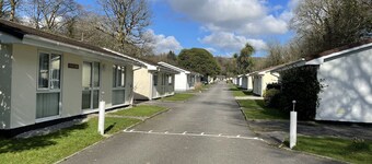 Peaceful, streamside, detached bungalow - close attractions, walks & beaches