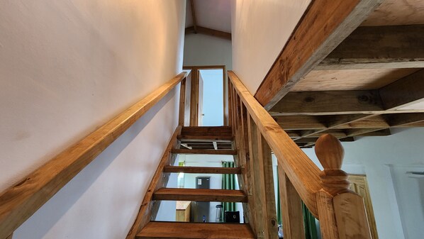 4 bedrooms, premium bedding, down duvets, individually furnished - Cabañas Manuto Piataro (Hanga Roa)