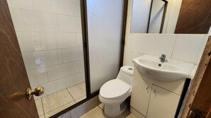Cabin, 4 Bedrooms | Bathroom | Shower, free toiletries, towels, soap - Cabañas Manuto Piataro (Hanga Roa)
