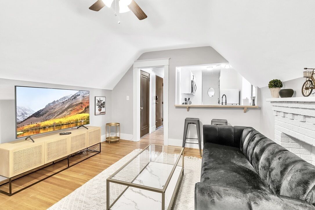 Private Buffalo Guest Retreat Minutes to Downtown!