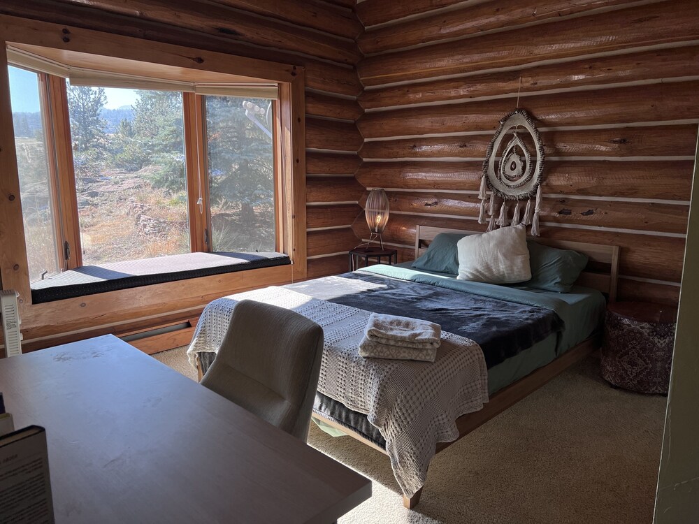 Beautiful cabin situated on 30 acres of private land. Lyons Vrbo